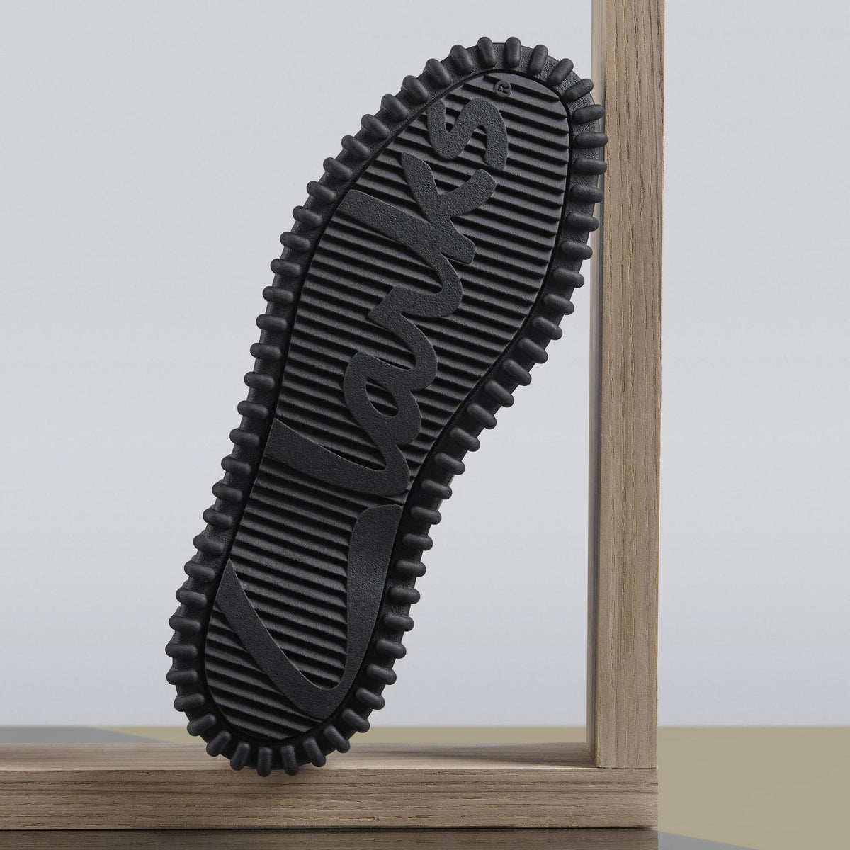 Torhill Bee Black Patent - US 0519